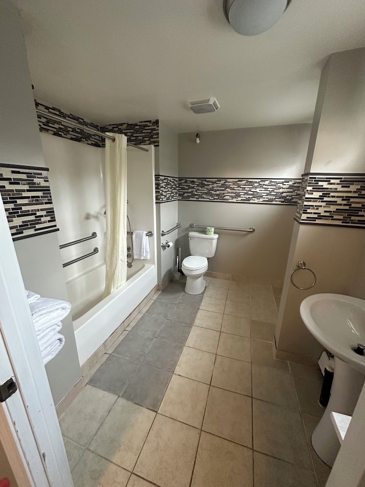 Vacationland Inn & Suites - photo 15
