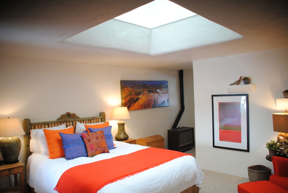 Old Taos Guesthouse B&B - photo 2
