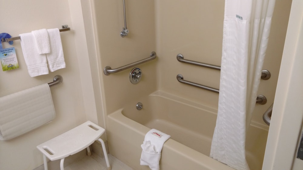 Days Inn by Wyndham Ashland - photo 30