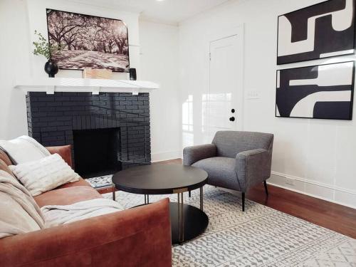 Less Than 10 Mins From Downtown Early Checkin Subject To Availability Pool Table in Atlanta, United States