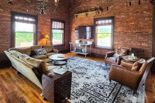 Brick Loft Penthouse on Main — 4-Star Luxury Hotel in Brevard, United States