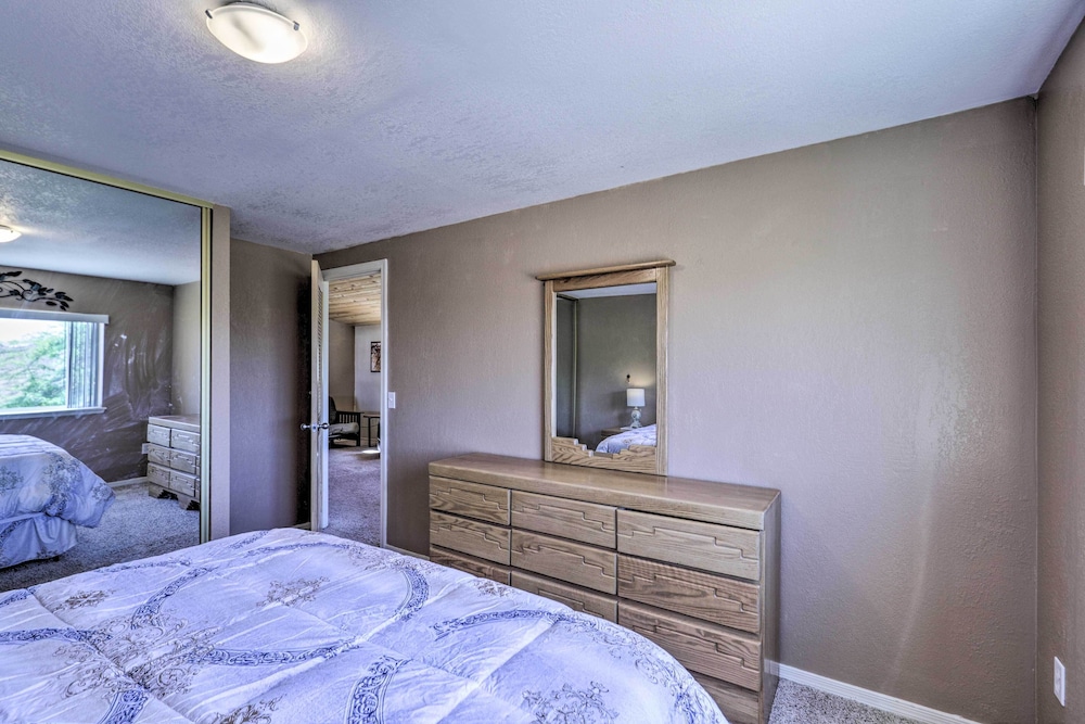 Rustic Bullhead City Retreat with Porch and Views — hotel in Bridgehampton