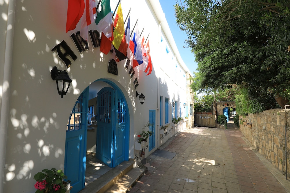 Bellapais Abbey Hotel — Kyrenia