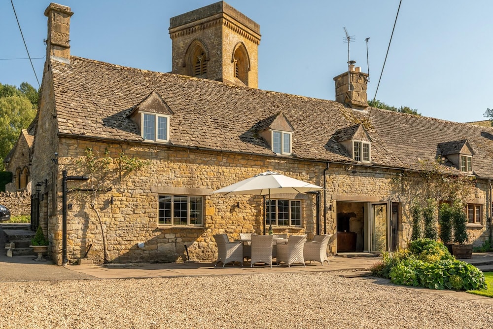 Broughwood Cottage Snowshill Cotswold Stone Cottage — 4-Star Luxury Hotel in Broadway, United Kingdom