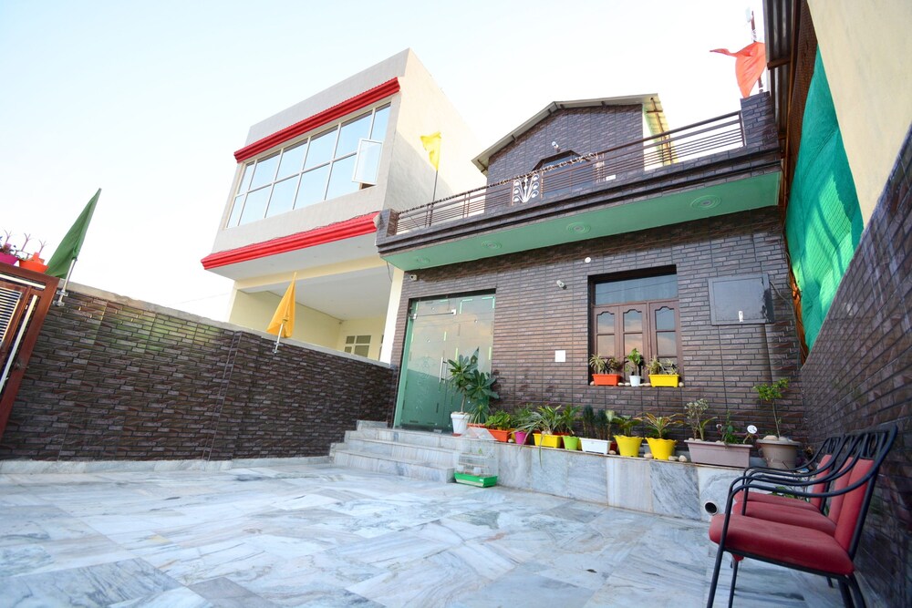 Oyo 28097 Hotel Park View in Panchkula, India