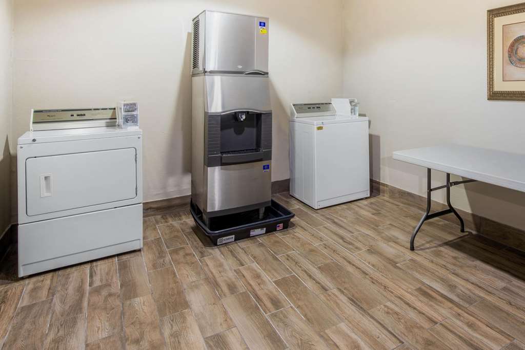 La Quinta Inn & Suites by Wyndham Gainesville - photo 28