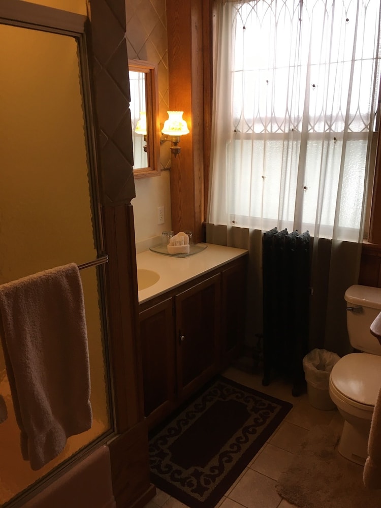 Victorian Charm Inn - photo 14