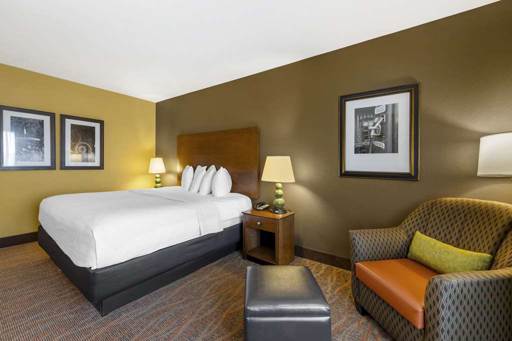 Best Western Plus Tupelo Inn & Suites - photo 16