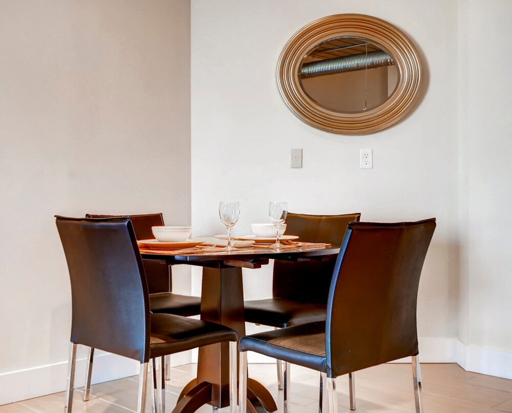Global Luxury Suites at Tiverton Ave - photo 10