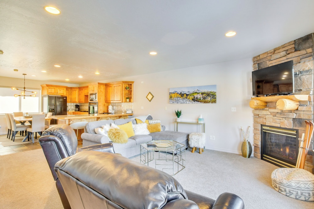 6 Mi to Powder Mtn w Shuttle: Cozy Eden Condo — 4-Star Luxury Hotel in Eden, United States