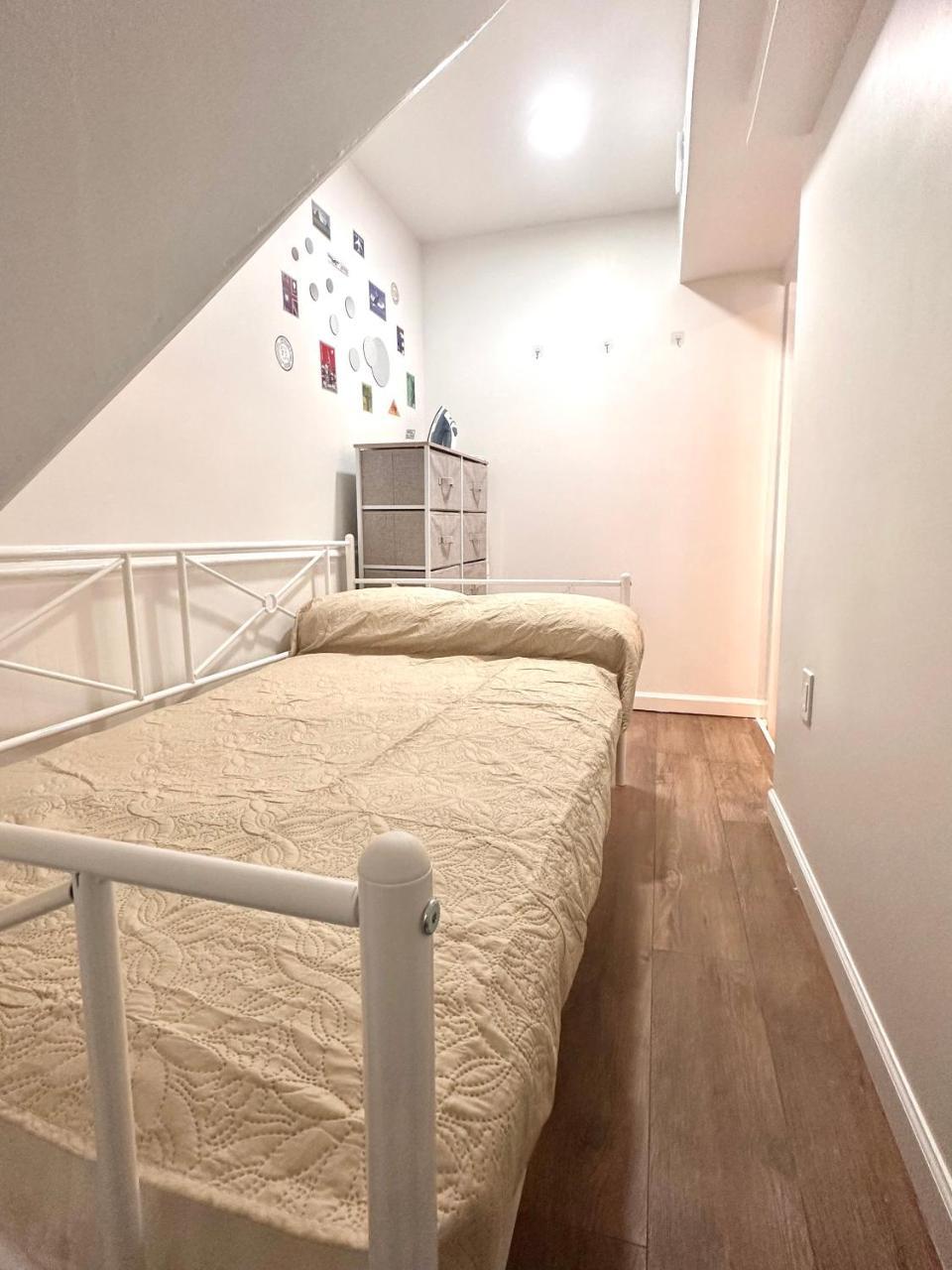 Classical Isbills Row House Close To Nyc 17964519 — Bayonne