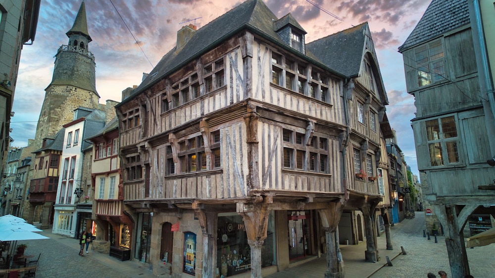 Guest House Saint Yves — 4-Star Luxury Hotel in Dinan, France