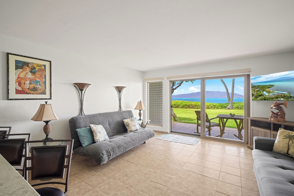 Oceanfront Condo W Pool And Grills In Molokai 17924984 — Kaunakakai