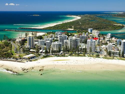 Tweed Paradise Unit 2 — 4-Star Luxury Hotel in Coolangatta, Australia