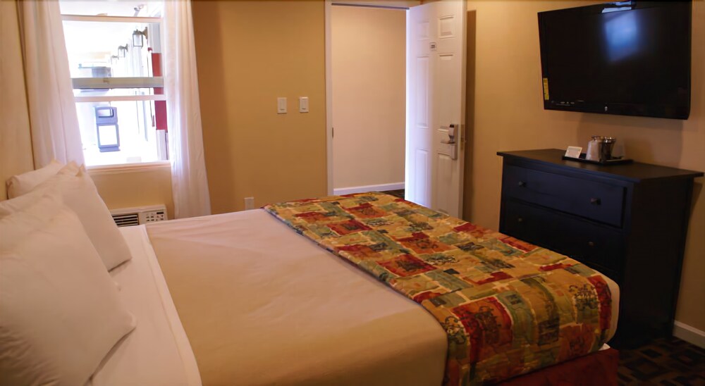Hotel Point Loma - photo 5