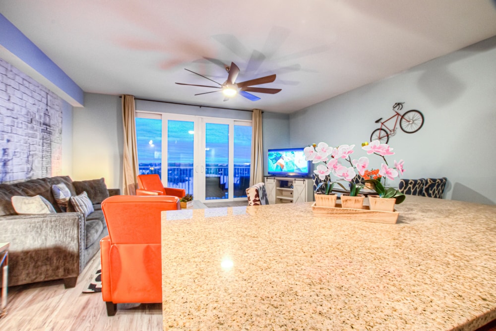 Laketown Wharf Resort by Aneliya's Rentals - photo 585