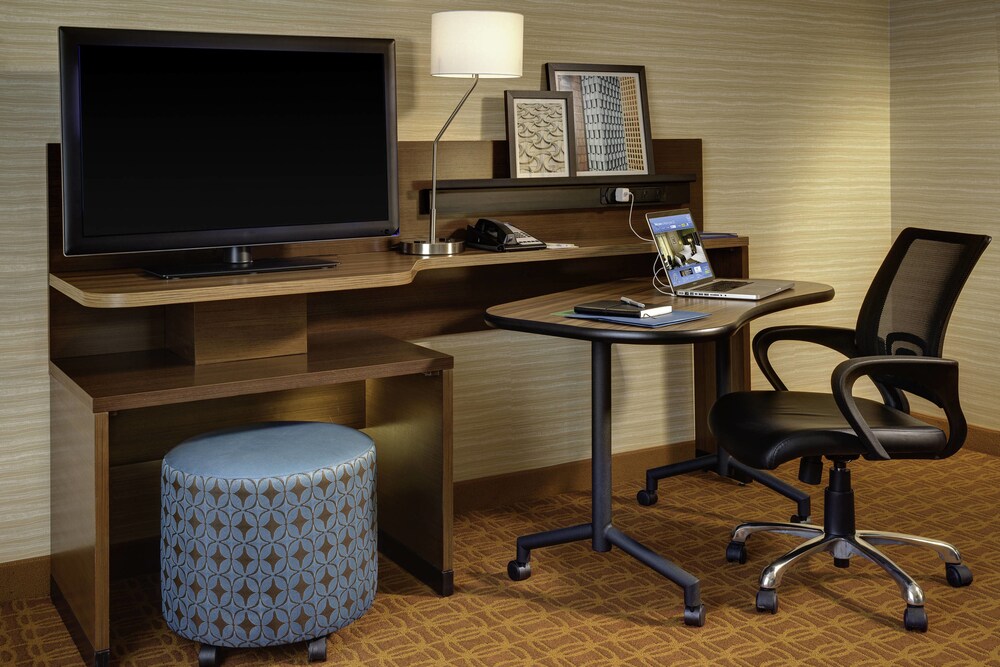 Fairfield Inn & Suites by Marriott Bay City - photo 3