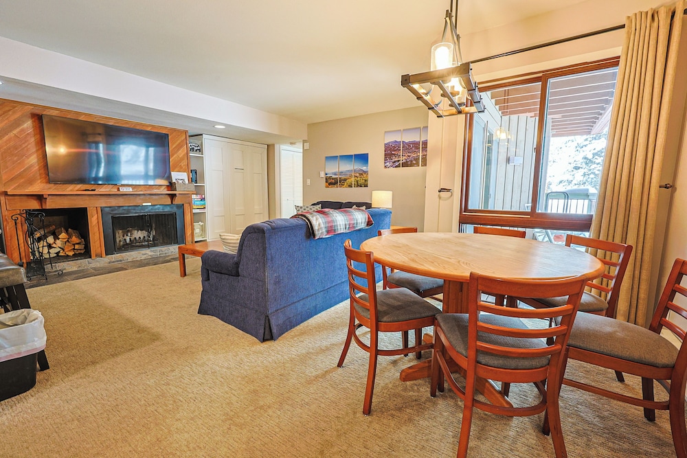 Wild Irishman 2 bed 2 bath Sleeps 9 WIBH - photo 32