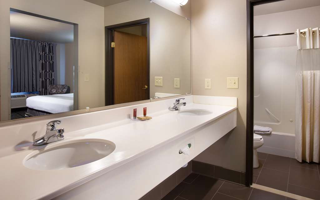 Coast Hilltop Inn - photo 29