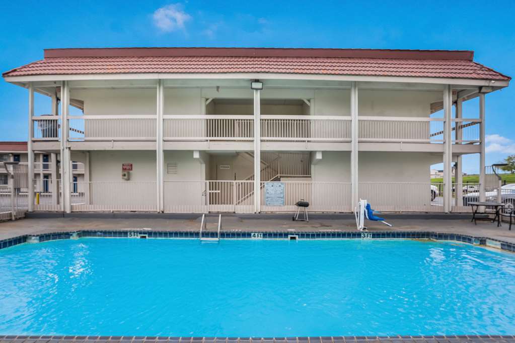 Motel 6 Dallas TX Market Center - photo 18