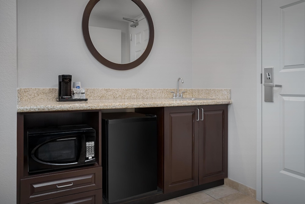 Hampton Inn & Suites Omaha Downtown - photo 21