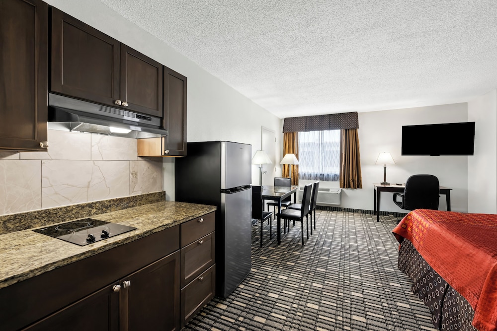 SureStay Plus Hotel by Best Western Lubbock Medical Center - photo 31