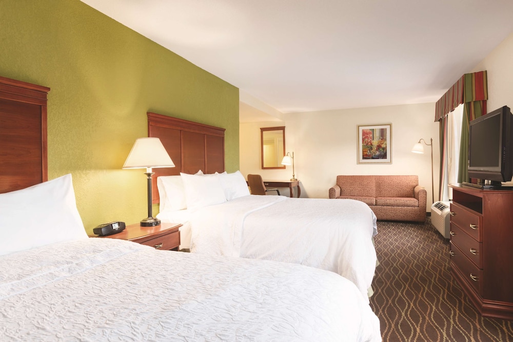 Hampton Inn & Suites Greenfield - photo 22