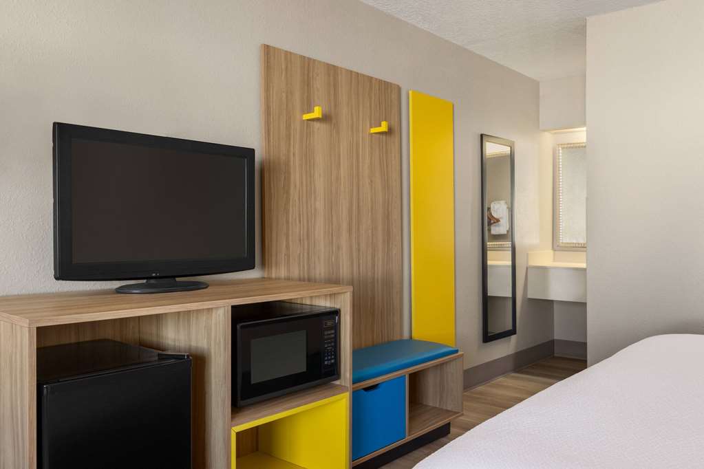 Days Inn by Wyndham Cocoa Beach Port Canaveral - photo 11