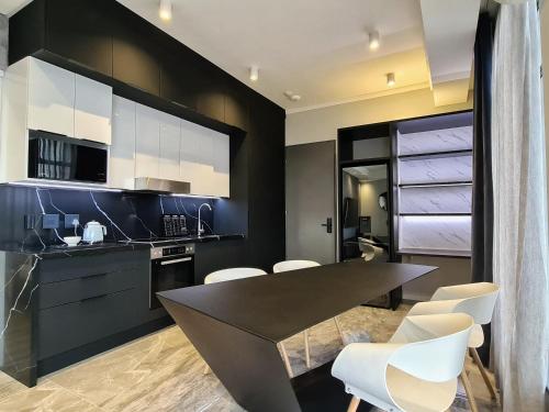 Luxurious Menlyn Maine 1 Bedroom on 12th Floor with Stunning Views & No Load Shedding — 4-Star Luxury Hotel in Pretoria, South Africa
