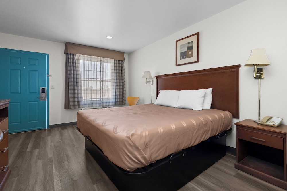 Capital O First Heritage Inn Rantoul IL I 57 - photo 8