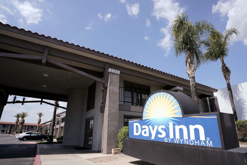Days Inn by Wyndham Hemet - photo 6