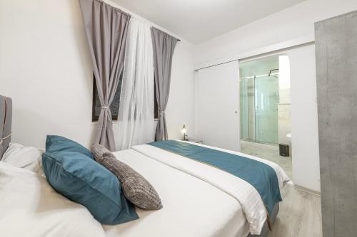 Leonardo apartment