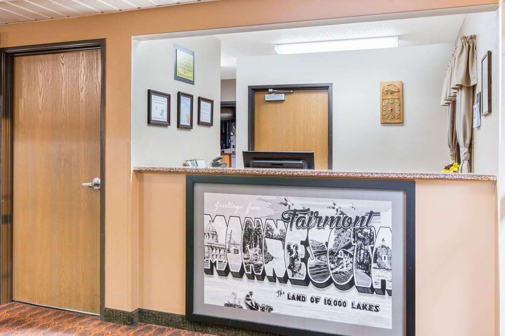 Super 8 by Wyndham Fairmont - photo 4