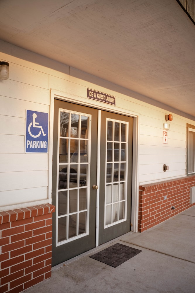 Haysville Express Inn - photo 20