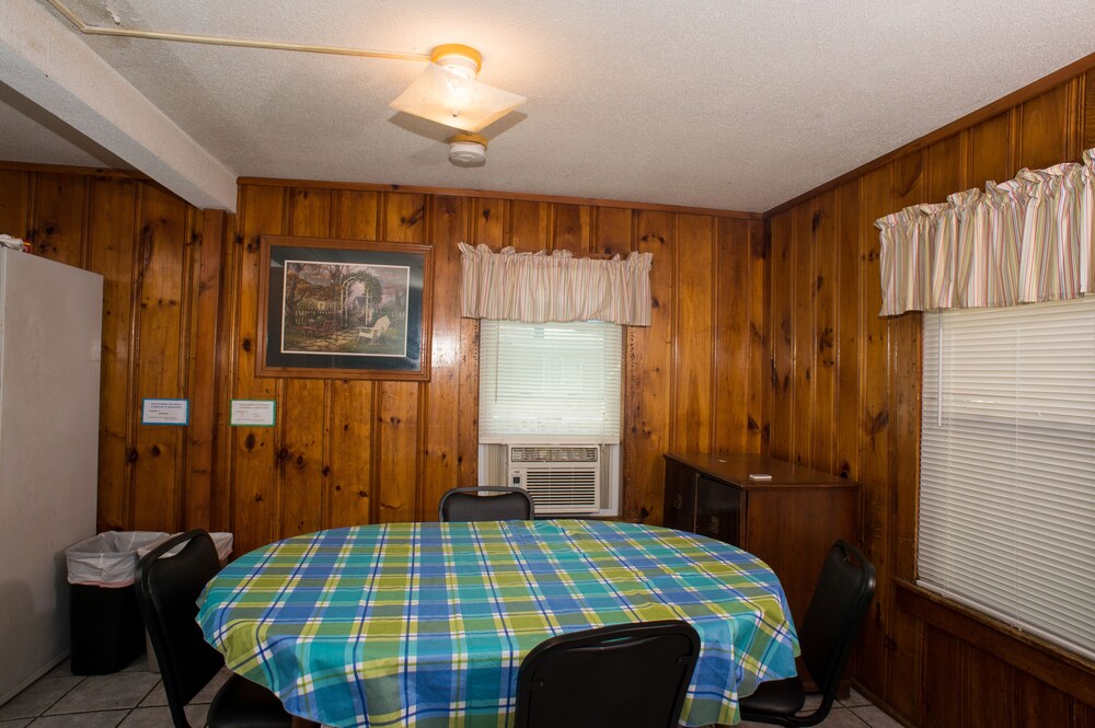 Nautical Motel and Suites - photo 41