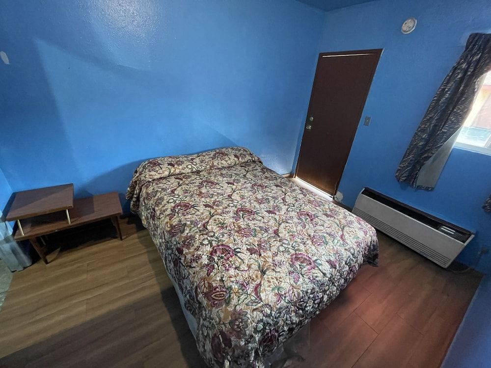 Full Moon Inn - photo 13