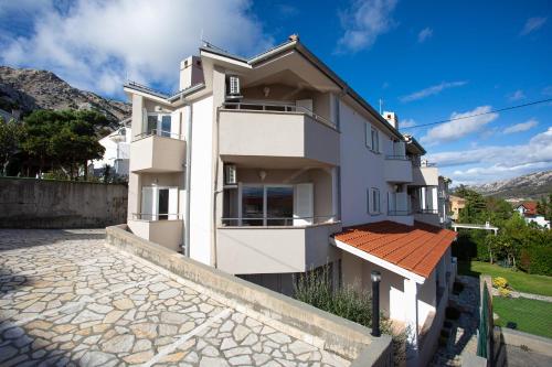 Apartments Crnekovic I Zarok — 4-Star Luxury Hotel in Baska, Croatia