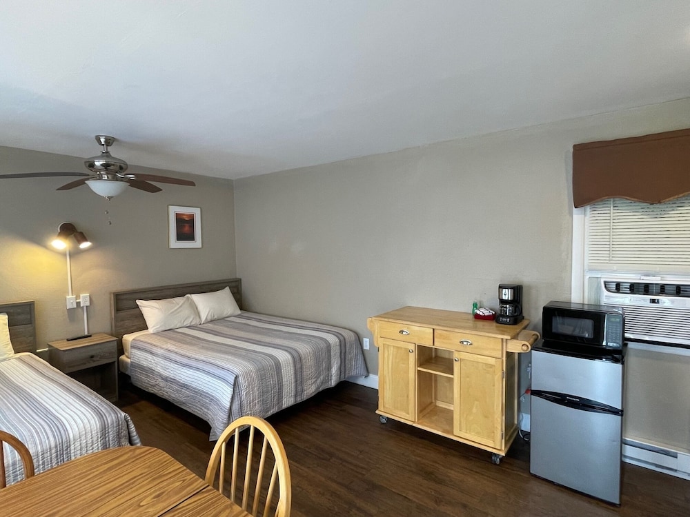 Hill View Motel and Cottages - photo 15