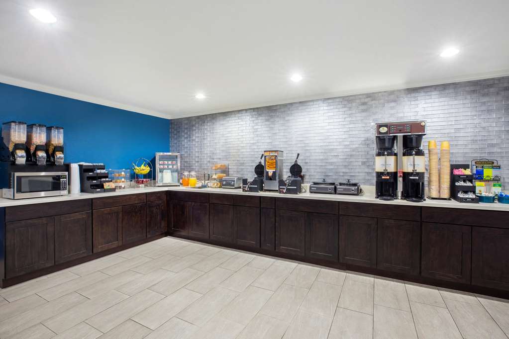 La Quinta Inn by Wyndham Everett - photo 25