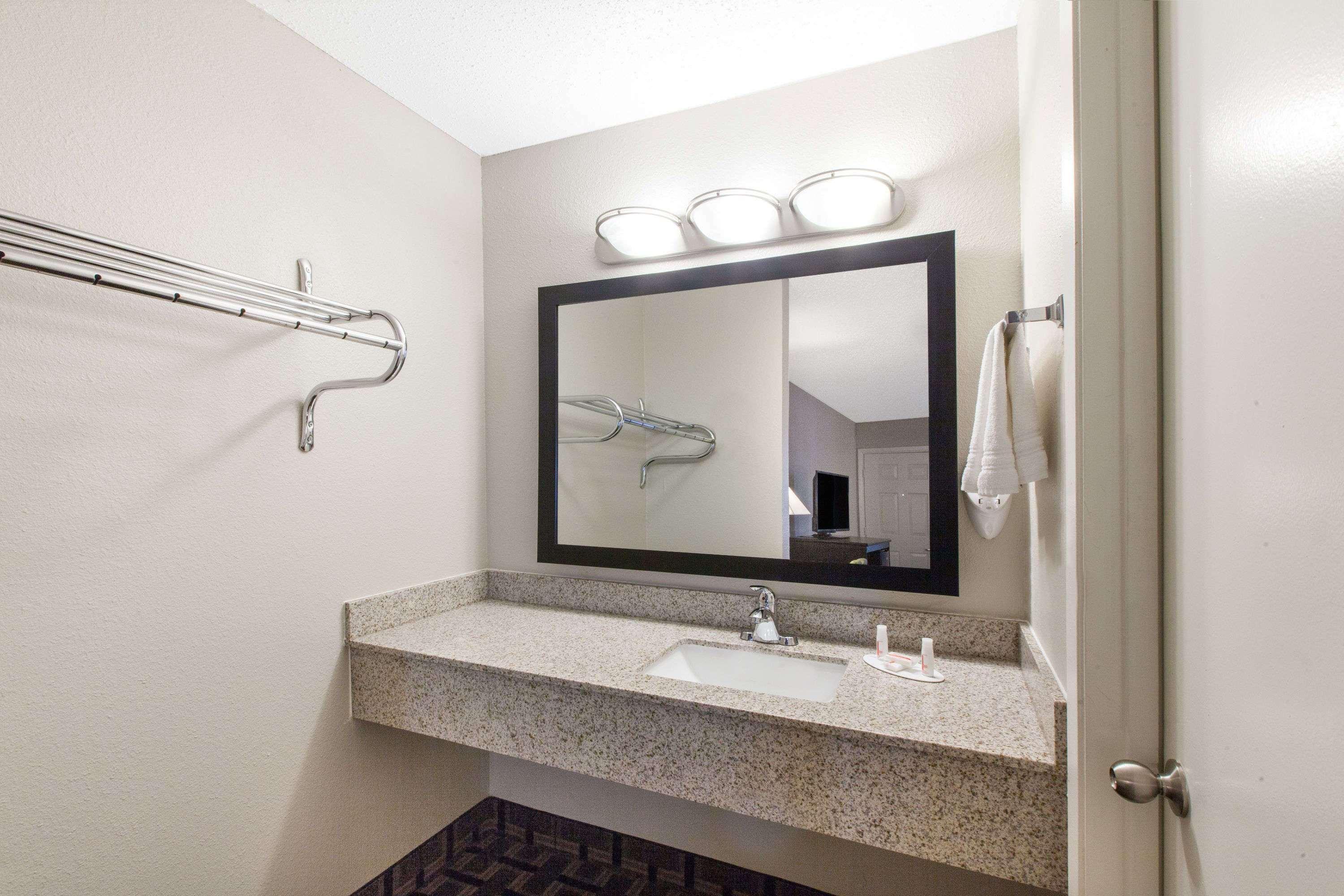 Days Inn by Wyndham Ennis - photo 29