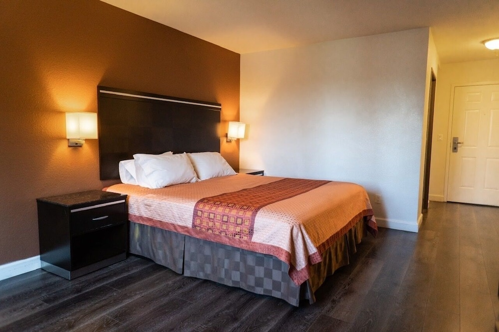 Maywood Inn - photo 13