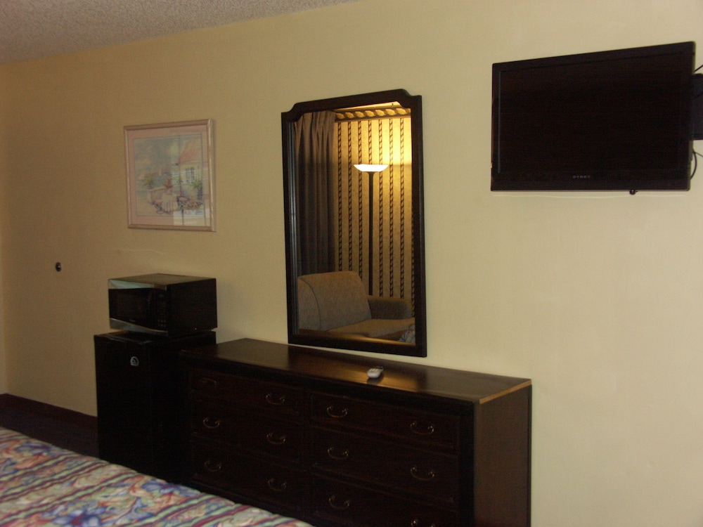 Deerwood Inn and Madison Campground - photo 10