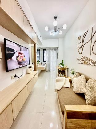 Minimalist Chic Condo near MOA Shore3 Tower2 — 5-Star Luxury Hotel in Manila, Philippines