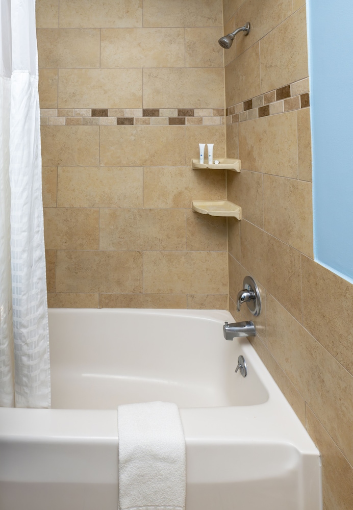 Commander Beach House Hotel - photo 33