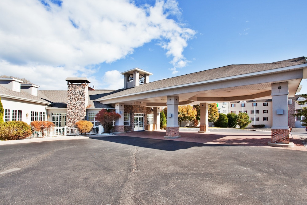 Holiday Inn Express St. Ignace Lake Front an IHG Hotel - featured photo