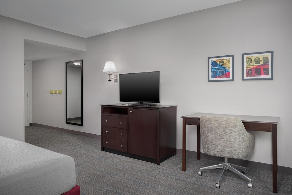 Hampton Inn & Suites Omaha Downtown - photo 16