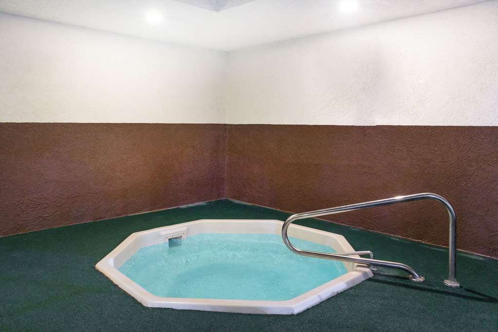 Days Inn by Wyndham Bishop - photo 5