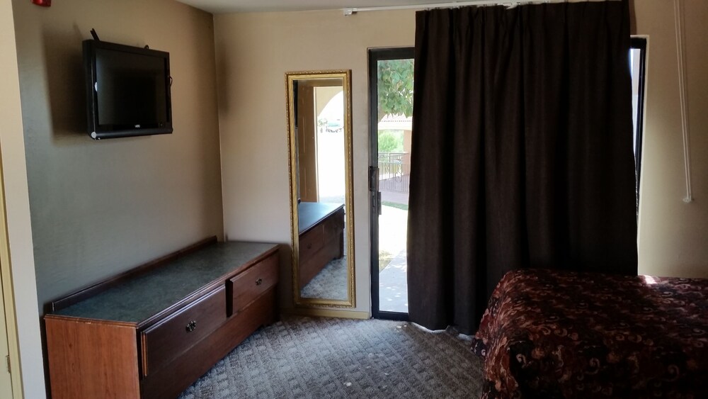 Lakeview Inn & Suites - photo 14