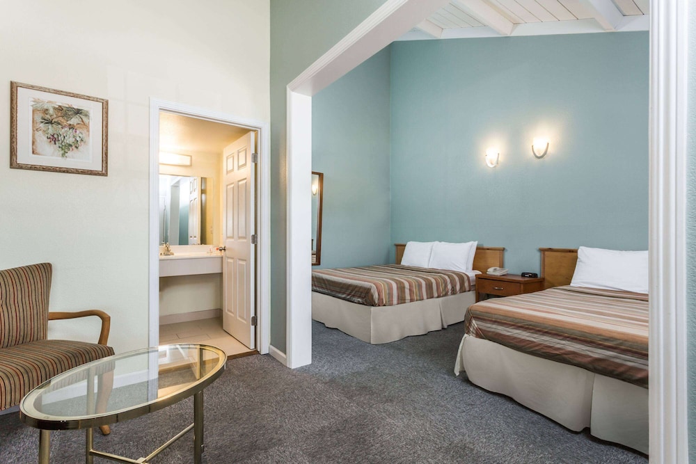 Travelodge by Wyndham Fairfield Napa Valley - photo 7