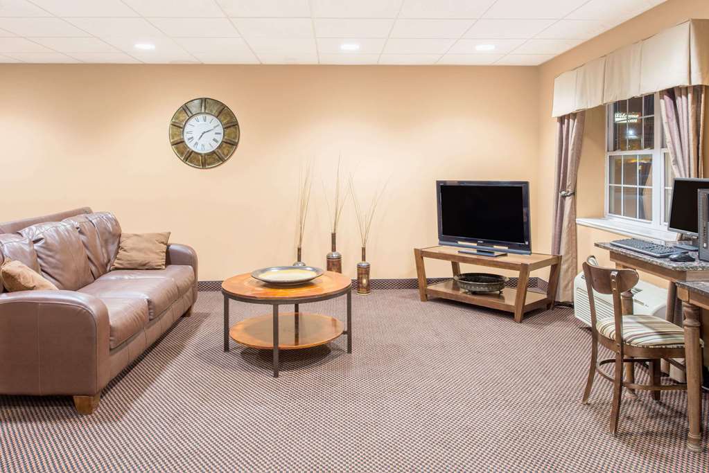 Microtel Inn & Suites by Wyndham Quincy Downtown River Area - photo 2